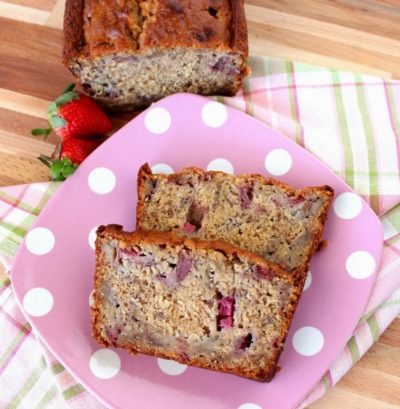 When strawberries and rhubarb are in season, this Super Easy Strawberry Bread with Rhubarb & Banana should be one of the first things you add to your baking list. - kudoskitchenbyrenee.com Strawberry Bread with Rhubarb and Bananas Recipe - kudoskitchenbyrenee.com