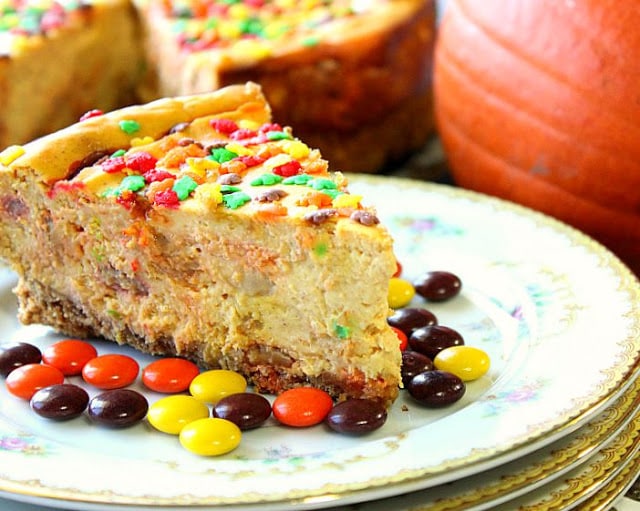 Peanut Butter Pumpkin Cheesecake - www.kudoskitchenbyrenee.com Reese's Pieces Pumpkin Cheesecake