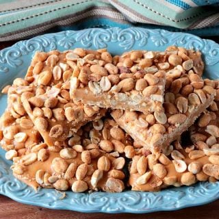 These Fast & Easy Copycat Payday Candy Bars taste just like the original. You're going to love them! - www.kudoskitchenbyrenee.com