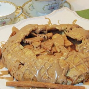 A baked apple crostata.