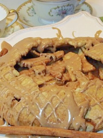 A baked apple crostata.