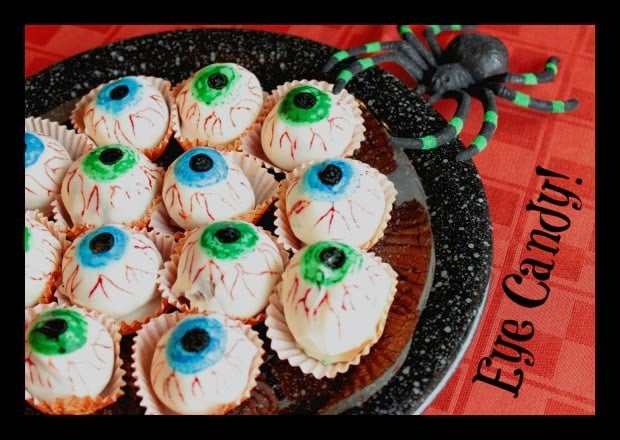 Raise your hand and say EYE!! Eye Candy Cake Balls are for when you want a creepy, yet delicious Halloween treat. - Kudos Kitchen by Renee Eyeball Cake Ball Tutorial