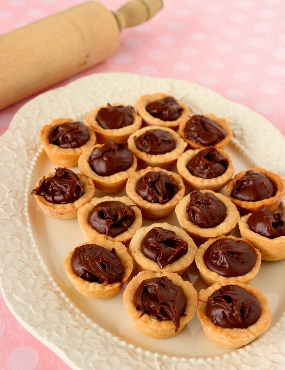 If these Nutella Cookie Cups don't make your mouth water just a little, then your eyes must be closed! LOL - Kudos Kitchen by Renee - www.kudoskitchenbyrenee.com Nutella Cookie Cup Recipe