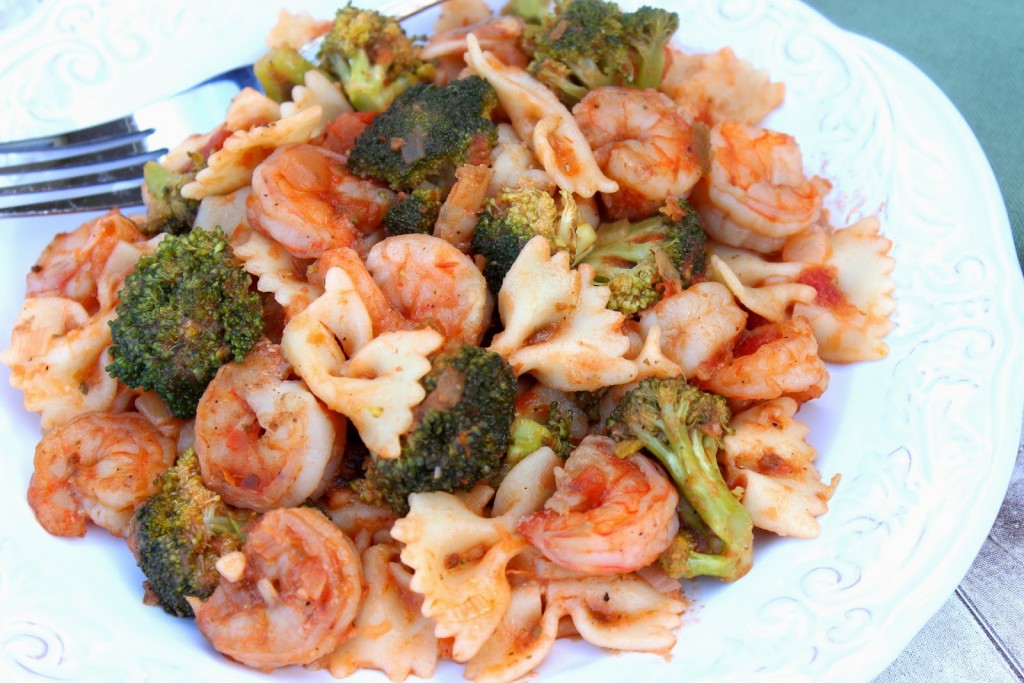 Shrimp Fra Diavolo with Broccoli is a hearty, spicy, seafood dish that packs a punch of heat from red pepper flakes and prepared salsa. - www.kudoskitchenbyrenee.com Shrimp Fra Diavolo with Broccoli - www.kudoskitchenbyrenee.com