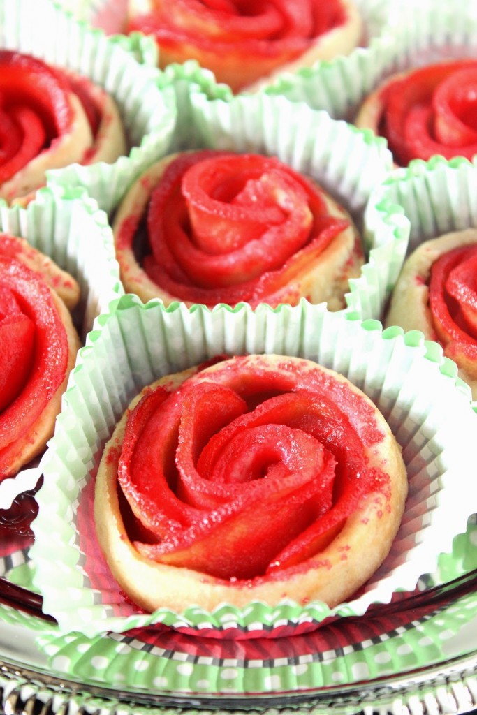 Easy Apple Pie Roses Recipe via kudoskitchenbyrenee.com