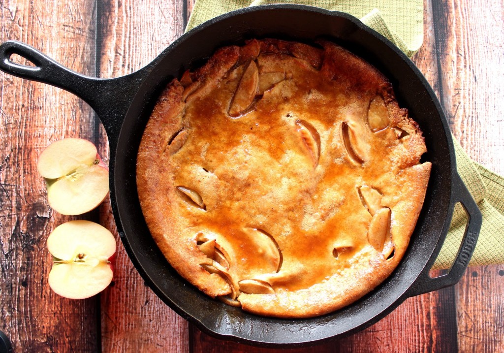 Apple Dutch Baby Pancake with Apple Cider Syrup / www.kudoskitchenbyrenee.com