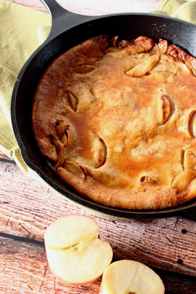 Apple Dutch Baby Pancake with Apple Cider Syrup / www.kudoskitchenbyrenee.com