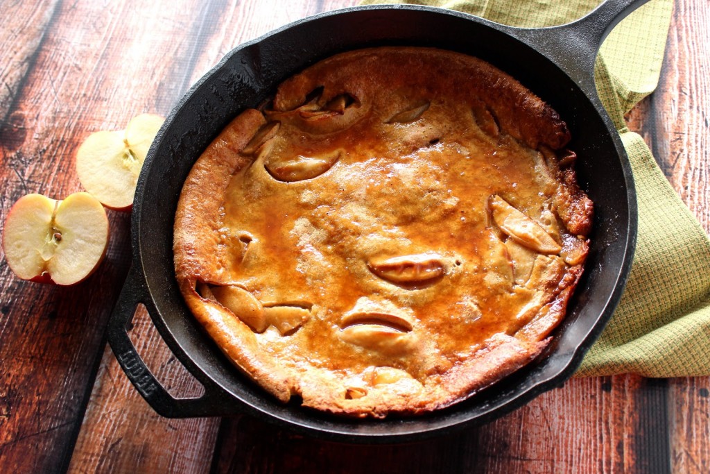 Apple Dutch Baby Pancake with Apple Cider Syrup / www.kudoskitchenbyrenee.com