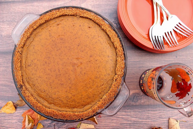 Pumpkin Praline Pie with Graham Cracker and Cornflake Crust / www.kudoskitchenbyrenee.com