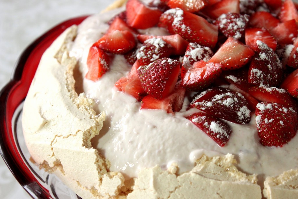 Pavlova with Greek Yogurt and Strawberries Recipe
