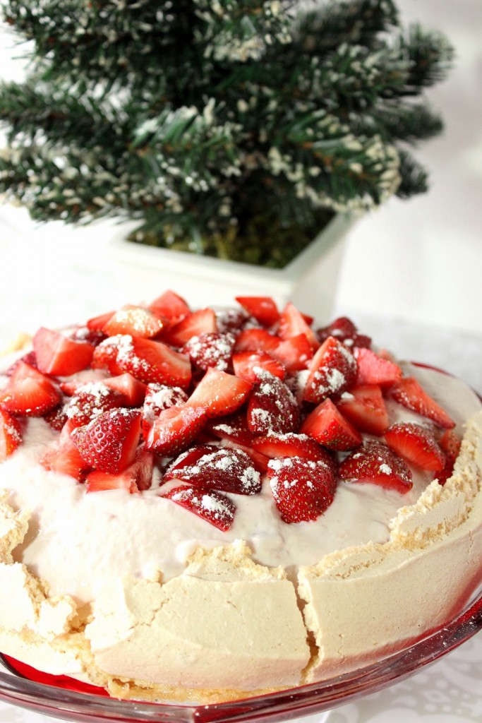 Pavlova with Greek Yogurt and Strawberries Recipe