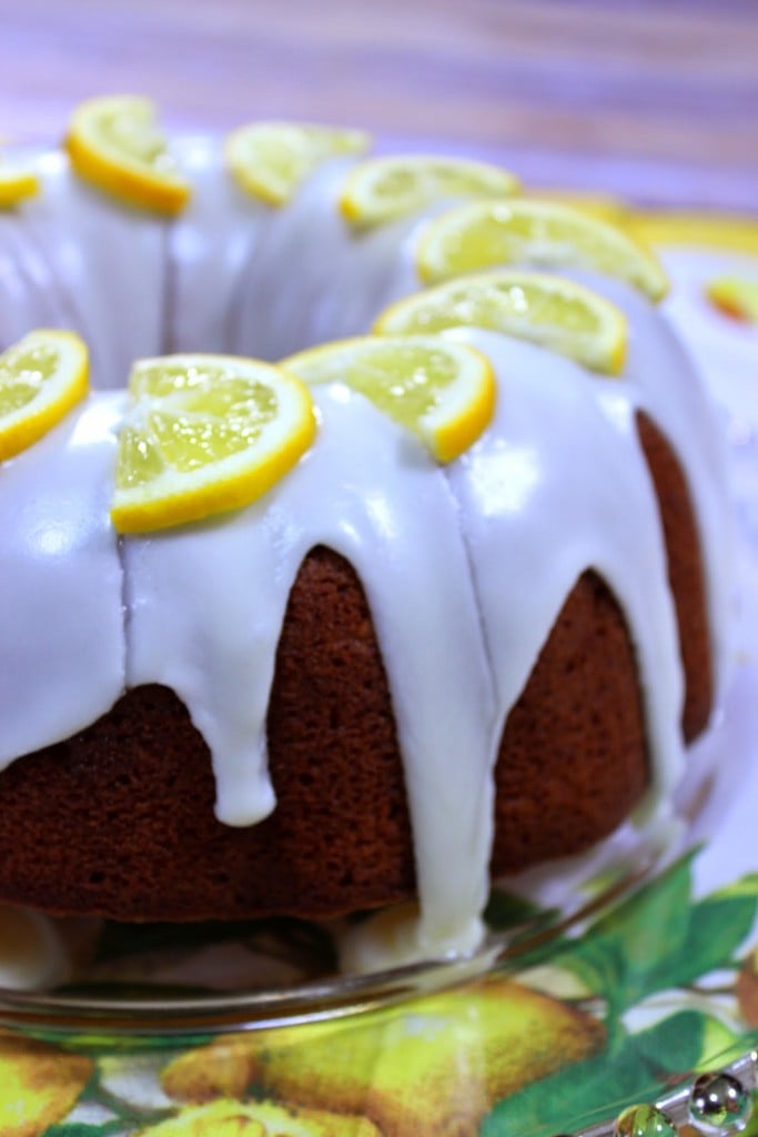 A beautiful Poundcake baked in a Bundt mold.