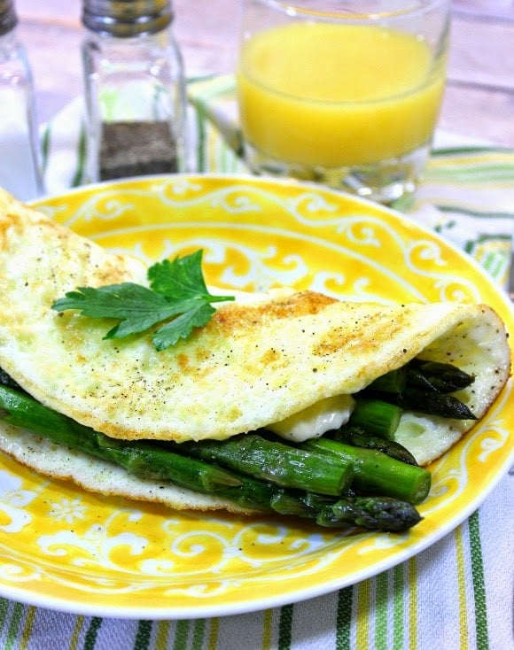 Low Calorie Egg White Omelet with Asparagus and Cheddar 