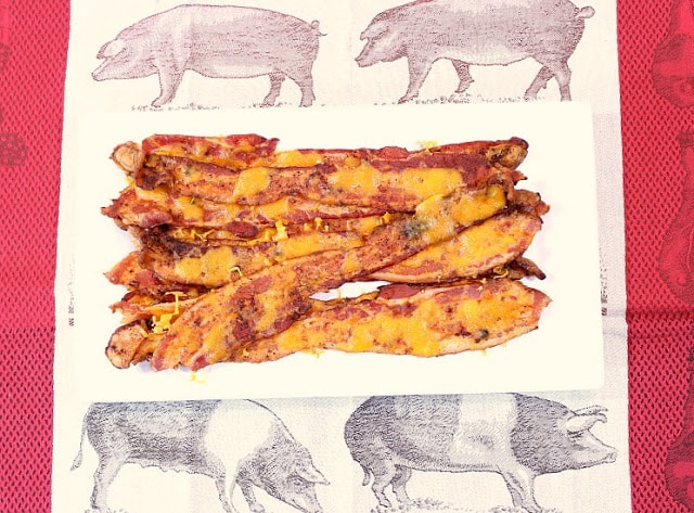 Low-Carb Lovers Cheesy Smoky Bacon Strips - kudoskitchenbyrenee.com Cheesy Smoky Bacon Strips - kudoskithenbyrenee.com