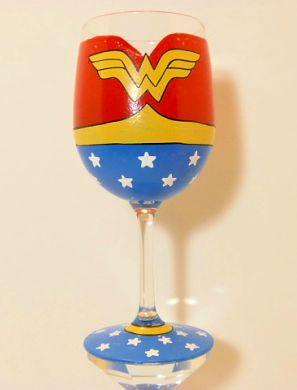 Wonder Woman Wine Glass - www.etsy.com/shop/kudoskitchenpaints Wonder Woman Wine Glass