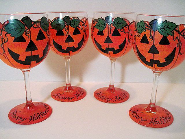 Jack-O-Lantern Painted Wine Glasses - www.etsy.com/shop/kudoskitchenpaints Jack-O-Lantern Painted Wine Glasses