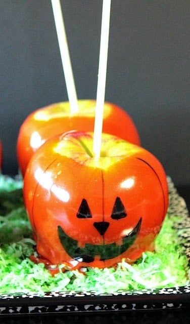 Jack-O-Lantern Caramel Apples