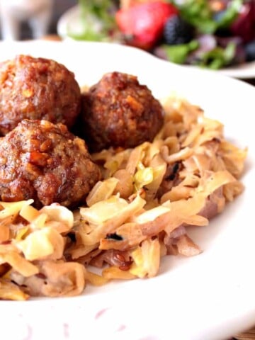 Creamed cabbage with caraway and meatballs