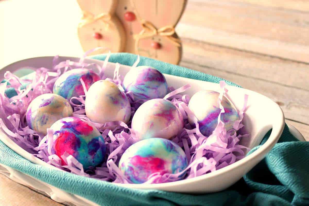 tie dye easter eggs using mayonnaise