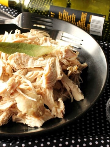 poached chicken in white wine and bay