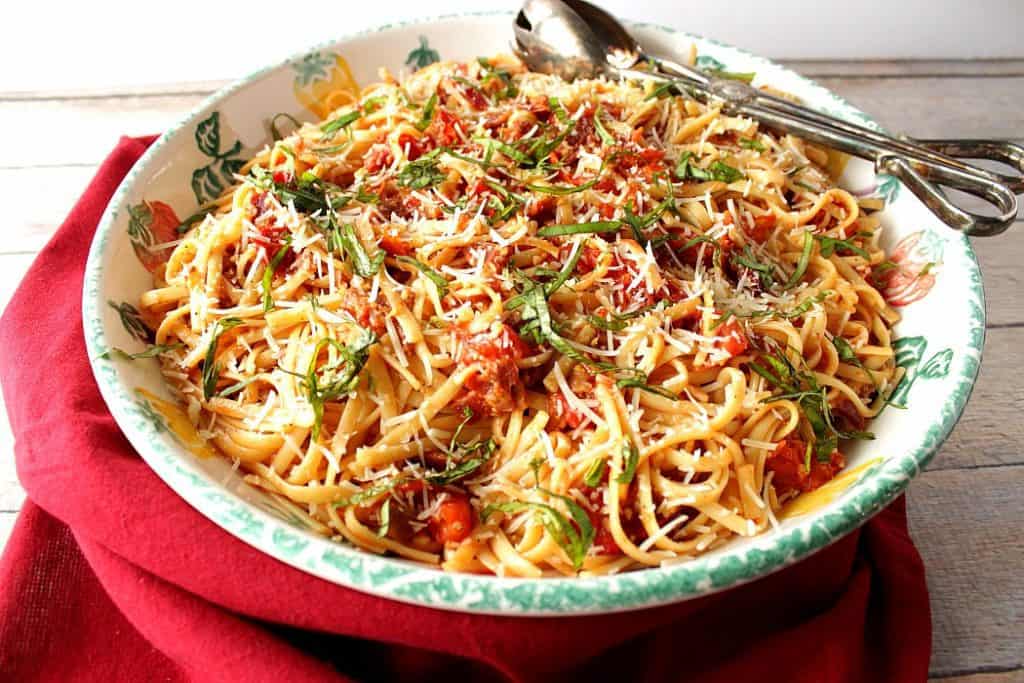 If you can turn on the oven and boil water, then you'll be successful at making this Roasted Garden Fresh Tomato Bacon Basil Linguine. - Kudos Kitchen by Renee - www.kudoskitchenbyrenee.com Pasta with tomatoes and bacon. - www.kudoskitchenbyrenee.com