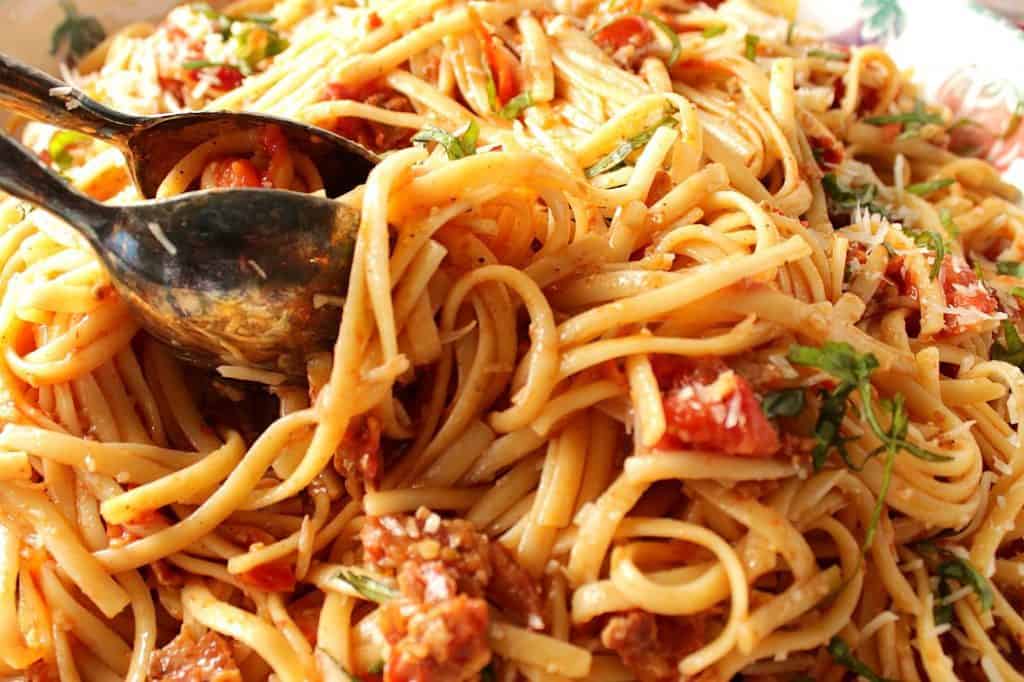 Linguine with Bacon and Tomatoes