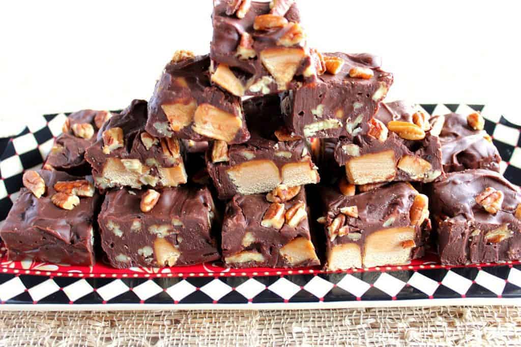 Old Fashioned Chocolate Caramel Turtle Fudge is a real winner in my book. It's fudgy, chewy, and requires only 15 minutes to make. - Kudos Kitchen by Renee - www.kudoskitchenbyrenee.com Chocolate Caramel Turtle Fudge
