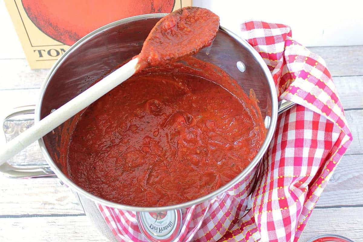 Homemade Classic Marinara Sauce Recipe