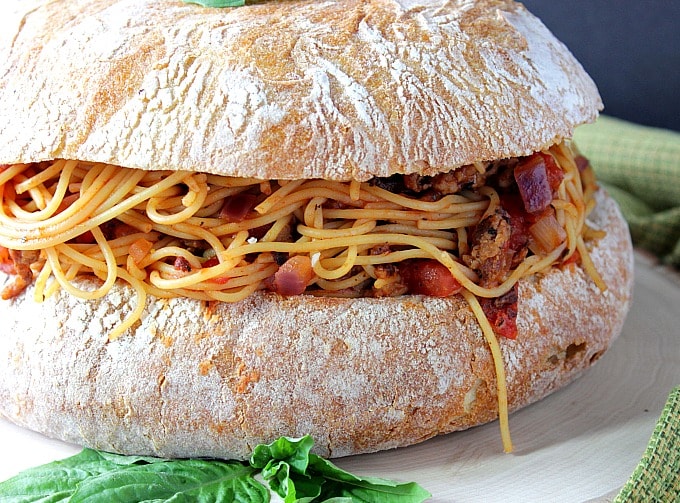 crazy good spaghetti stuffed garlic cheese bread aka spaghetti sandwich