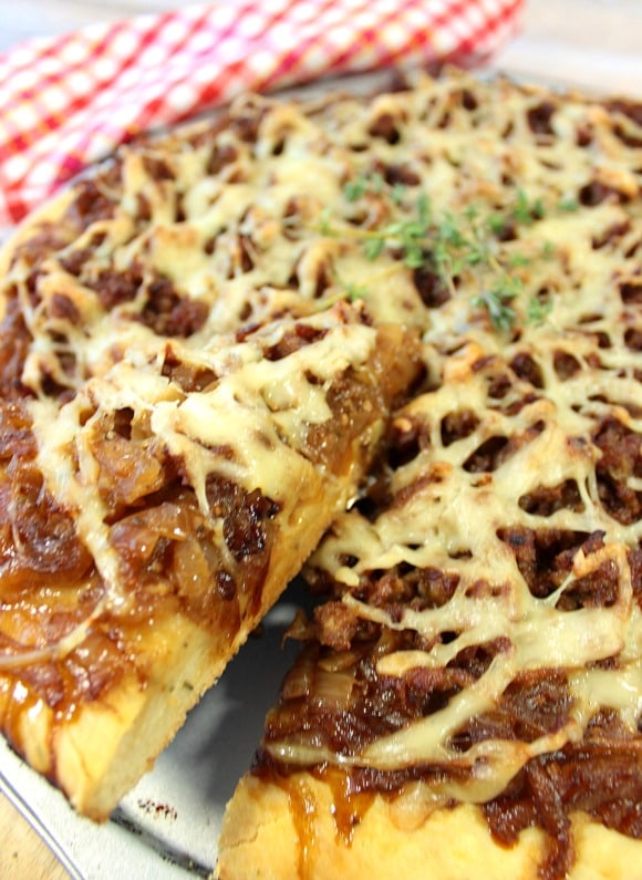 French Onion Pizza Recipe - www.kudoskitchenbyrenee.com