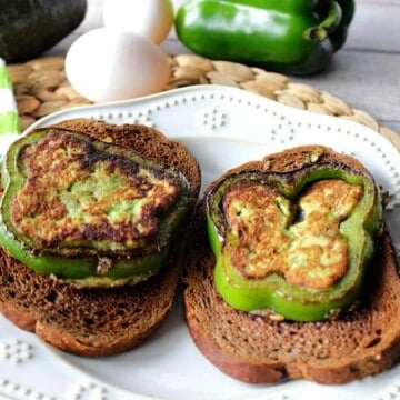 Avocado Breakfast Toast with Green Pepper