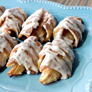 Apple Pie Wedges lined up on a blue scalloped plate