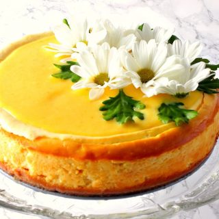 Lemon Cheesecake with Lemon Curd Topping and Daisies