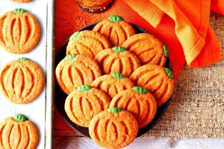easy to make pumpkin shaped sugar cookies for thanksgiving