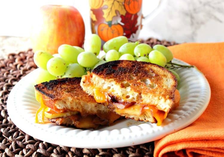 grilled cheddar cheese sandwich with caramelized apple