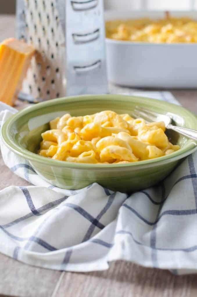 Macaroni & Cheese Recipe Roundup 2018 Friday's Featured Foodie Feastings - www.kudoskitchenbyrenee.com