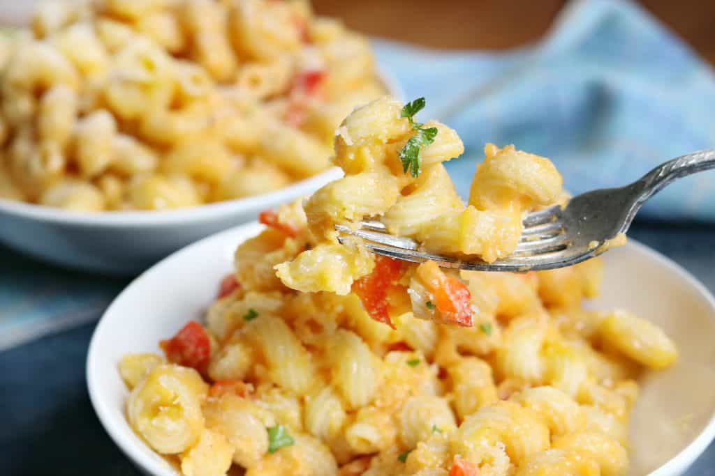 Macaroni & Cheese Recipe Roundup 2018 Friday's Featured Foodie Feastings - www.kudoskitchenbyrenee.com