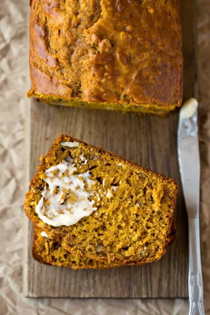 From sweet to savory, this Quick Bread Recipe Roundup for Friday's Featured Foodie Feastings has something for everyone. - www.kudoskitchenbyrenee.com