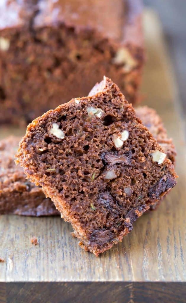 From sweet to savory, this Quick Bread Recipe Roundup for Friday's Featured Foodie Feastings has something for everyone. - www.kudoskitchenbyrenee.com