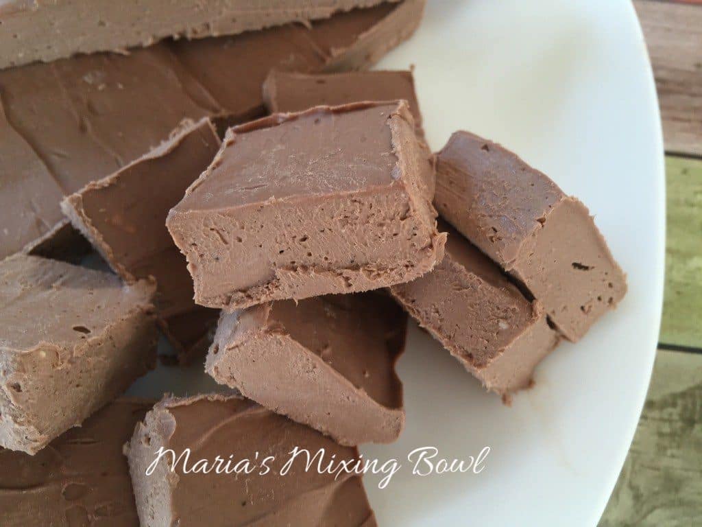 Low Carb Recipe Roundup 2018 for Friday's Featured Foodie Feastings. - www.kudoskitchenbyrenee.com