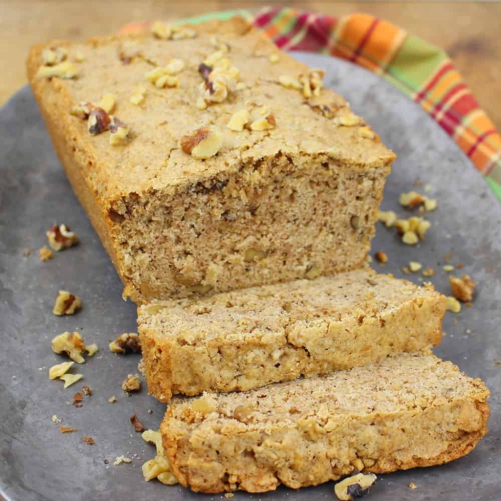 From sweet to savory, this Quick Bread Recipe Roundup for Friday's Featured Foodie Feastings has something for everyone. - www.kudoskitchenbyrenee.com