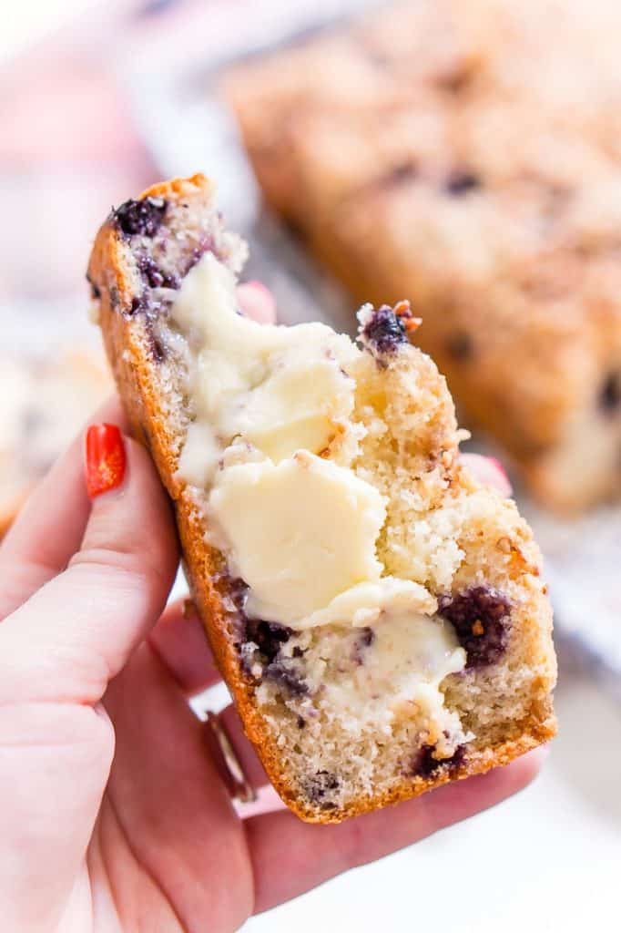 From sweet to savory, this Quick Bread Recipe Roundup for Friday's Featured Foodie Feastings has something for everyone. - www.kudoskitchenbyrenee.com