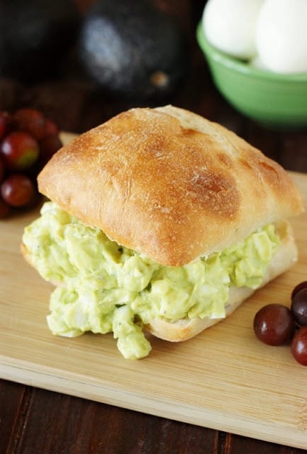 Amazing Avocado Recipe Roundup 2018 for Friday's Featured Foodie Feastings. - www.kudoskitchenbyrenee.com