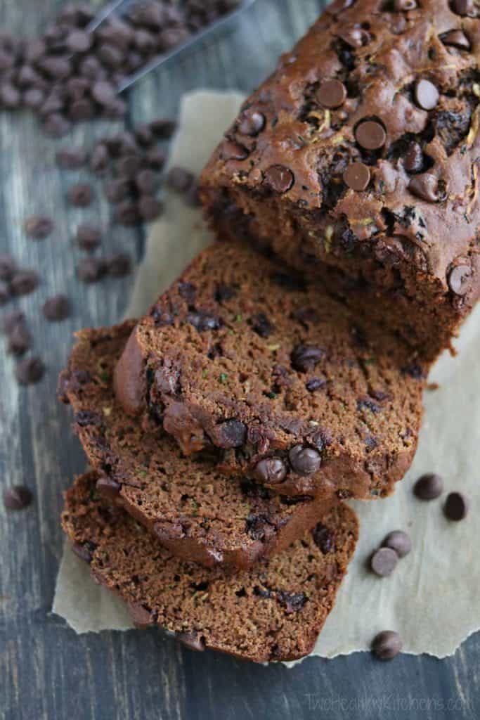 From sweet to savory, this Quick Bread Recipe Roundup for Friday's Featured Foodie Feastings has something for everyone. - www.kudoskitchenbyrenee.com