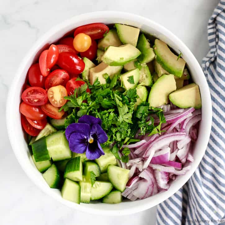 Amazing Avocado Recipe Roundup 2018 for Friday's Featured Foodie Feastings. - www.kudoskitchenbyrenee.com