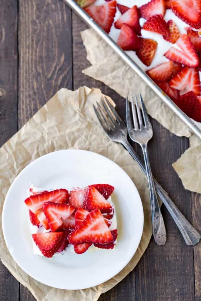 Sensational Strawberry Recipe Roundup 2018 for Friday's Featured Foodie Feastings - www.kudoskitchenbyrenee.com