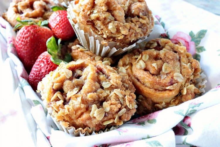 sweet streusel strawberry crescent muffins #brunchweek