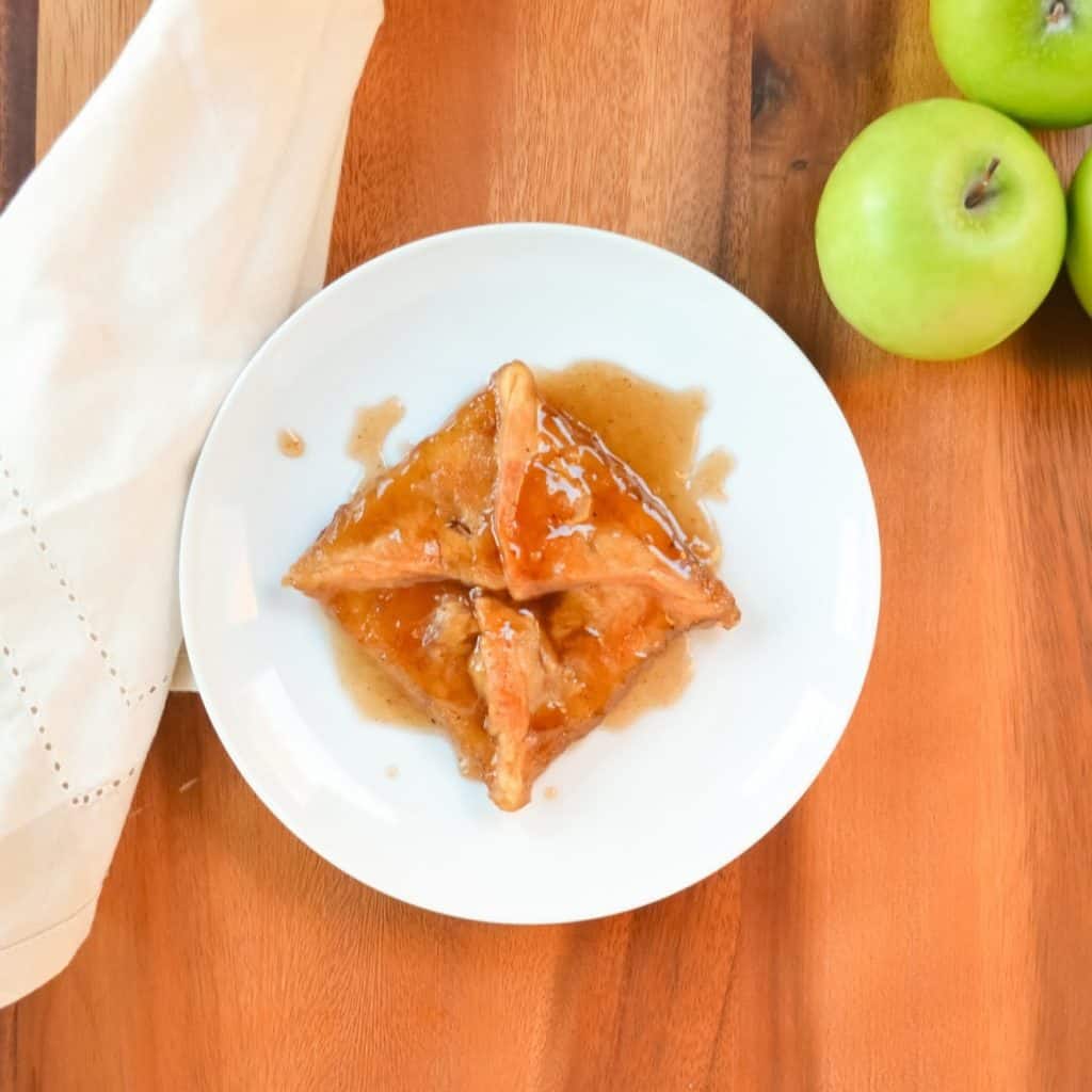 Amazing Apple Recipe Roundup 2018 for Friday's Featured Foodie Feastings. - kudoskitchenbyrenee.com