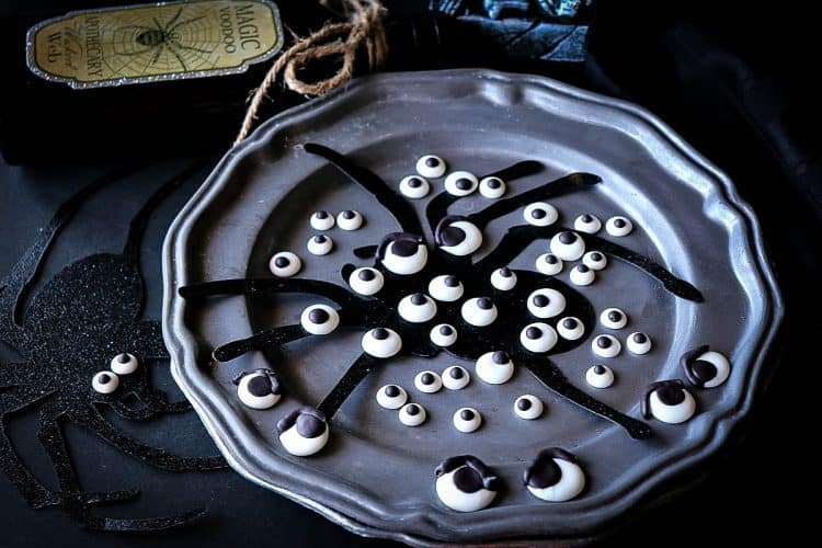 homemade royal icing eyeballs with video presentation #halloweentreatsweek