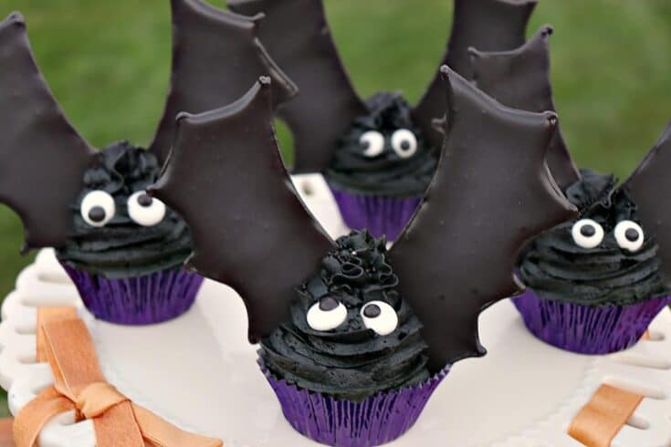 Royal Icing Bat Wing Cupcakes - kudoskitchenbyrenee.com